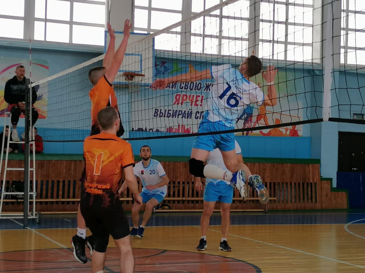Волейбол среди мужских команд, посвященный 23 февраля.