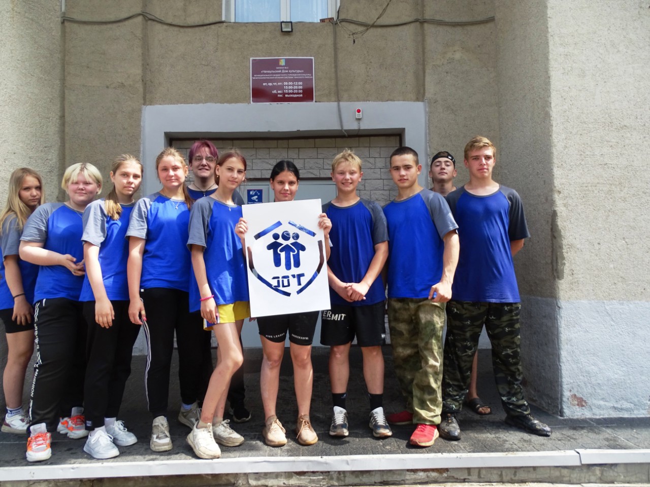 «ТОСовский след»: чечеульский трудовой отряд старшеклассников поучаствовал в акции.